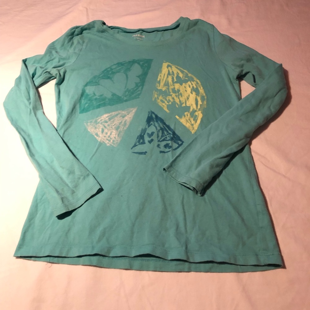 Old navy green hearts & peace shirt. Girls size Xlarge (size 14).